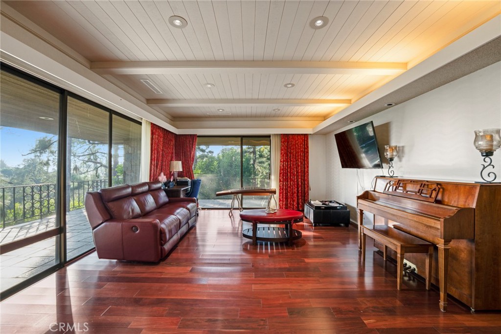 1458 Hillcrest, Pasadena, CA 91106