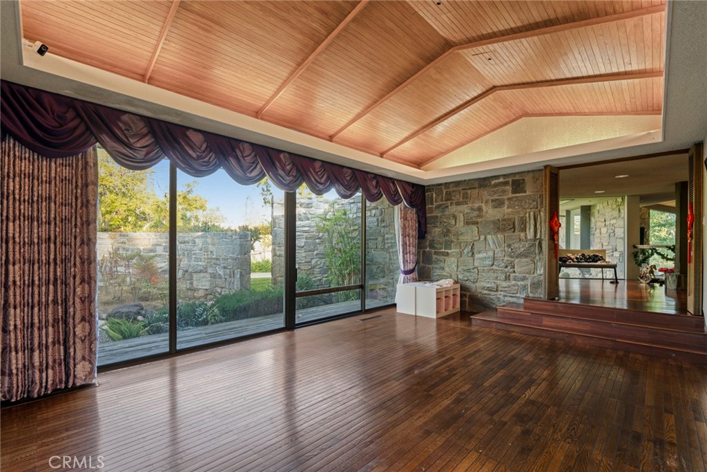 1458 Hillcrest, Pasadena, CA 91106