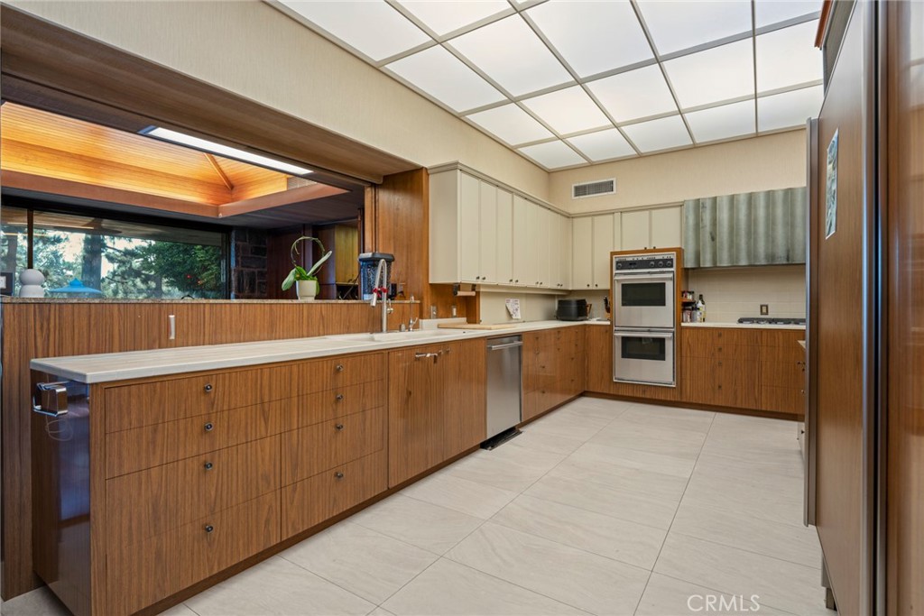 1458 Hillcrest, Pasadena, CA 91106