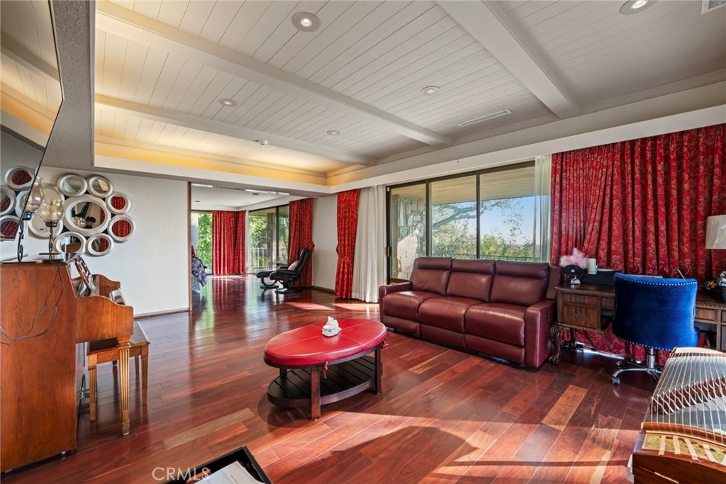 1458 Hillcrest, Pasadena, CA 91106