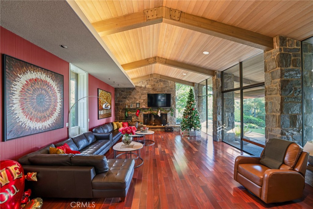 1458 Hillcrest, Pasadena, CA 91106