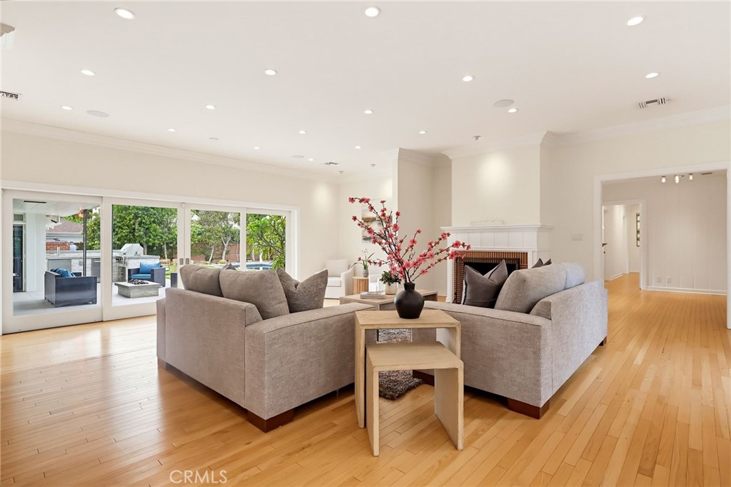 4455 California Avenue, Long Beach, CA 90807