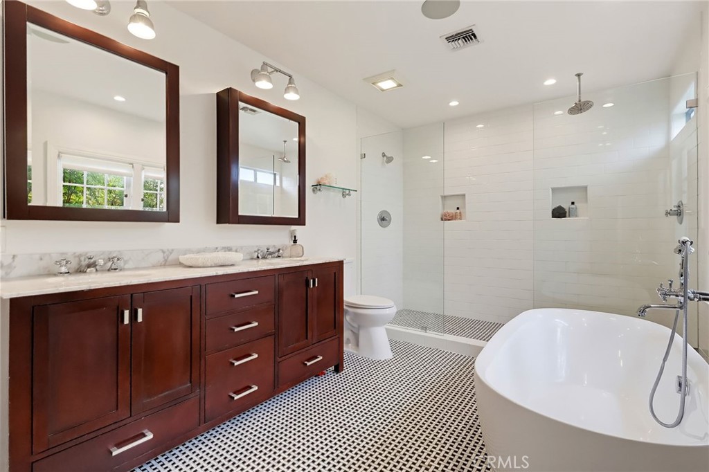 4455 California Avenue, Long Beach, CA 90807 4455 California Avenue, Long Beach, CA 90807