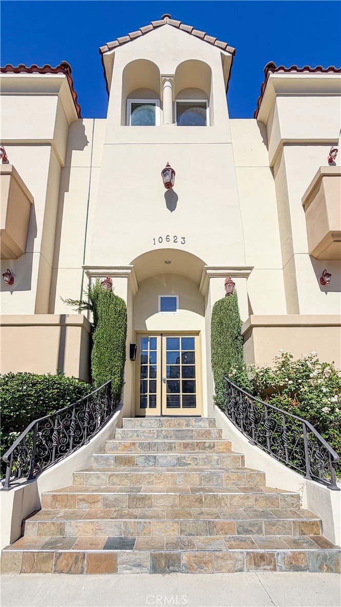 10623 Moorpark, North Hollywood, CA 91602