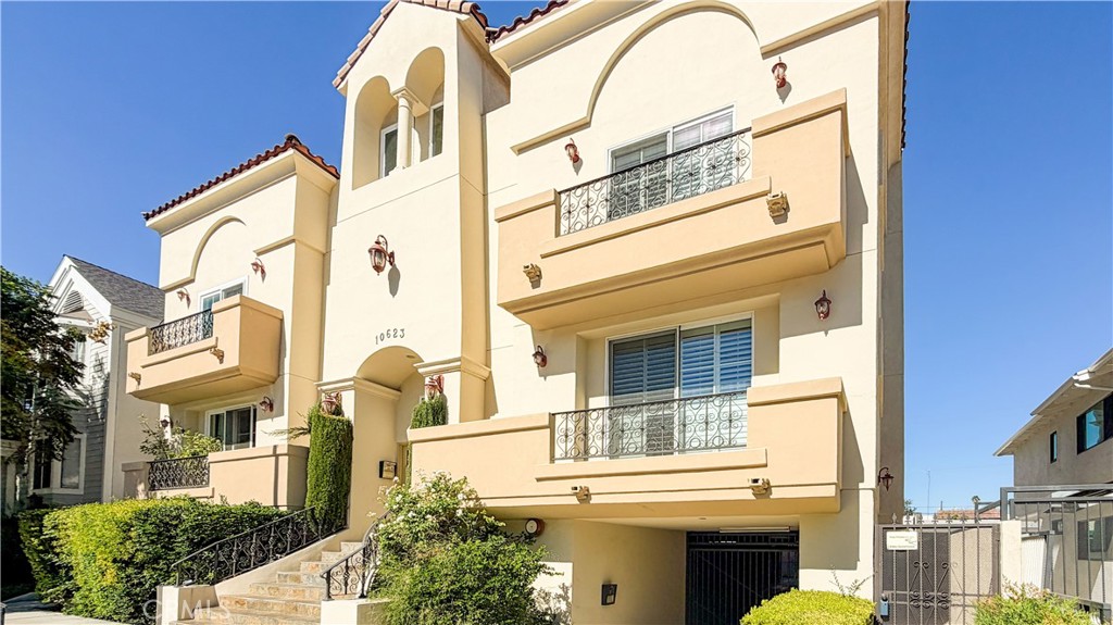 10623 Moorpark, North Hollywood, CA 91602