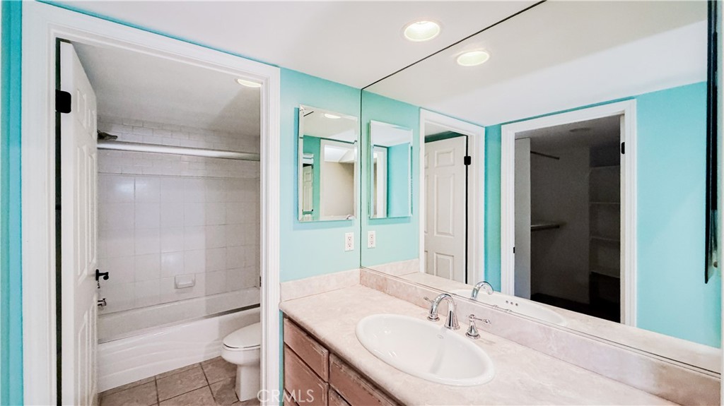 10623 Moorpark, North Hollywood, CA 91602