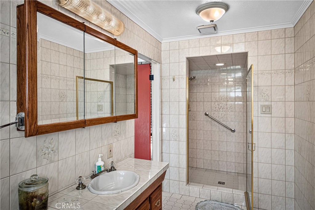 In-Laws suite bathroom