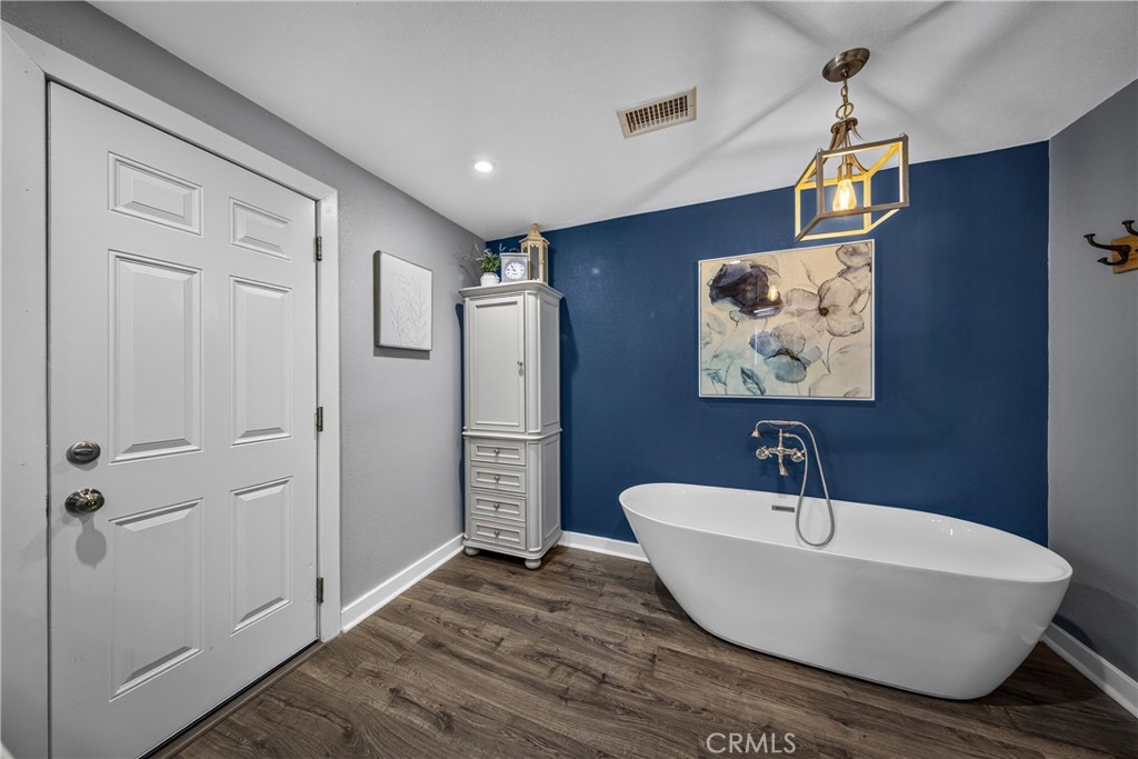 Main bathroom