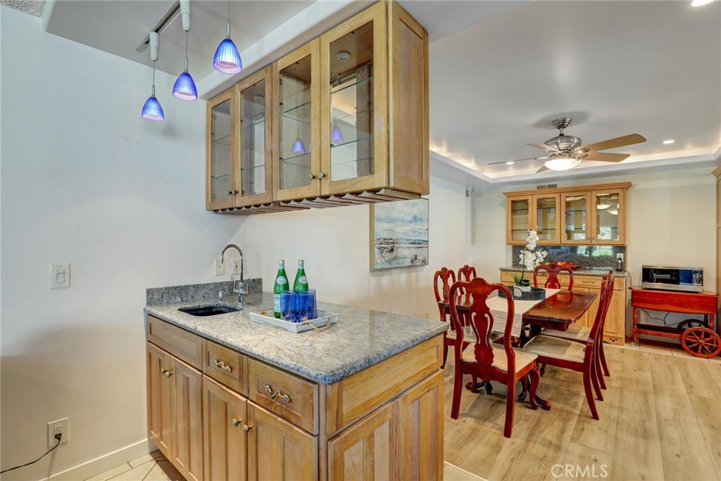 Wet Bar between LR & DR