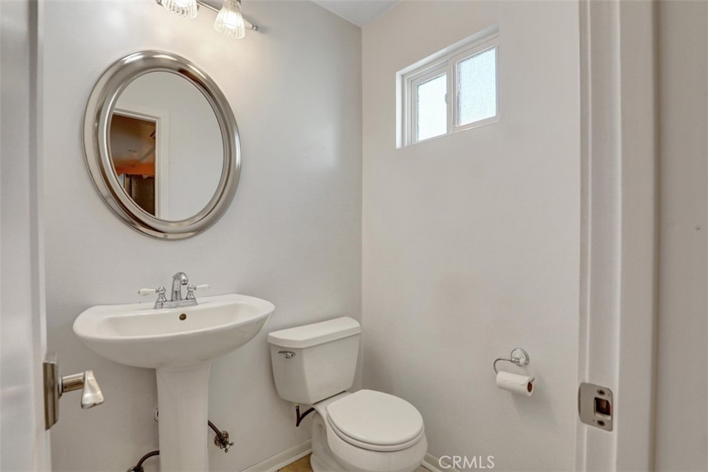 Guest 1/2 bath downstairs