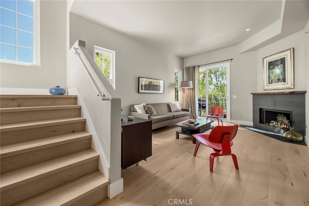 STAIRWAY TO BEDROOMS