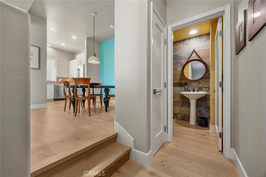 POWDER ROOM ENTRY