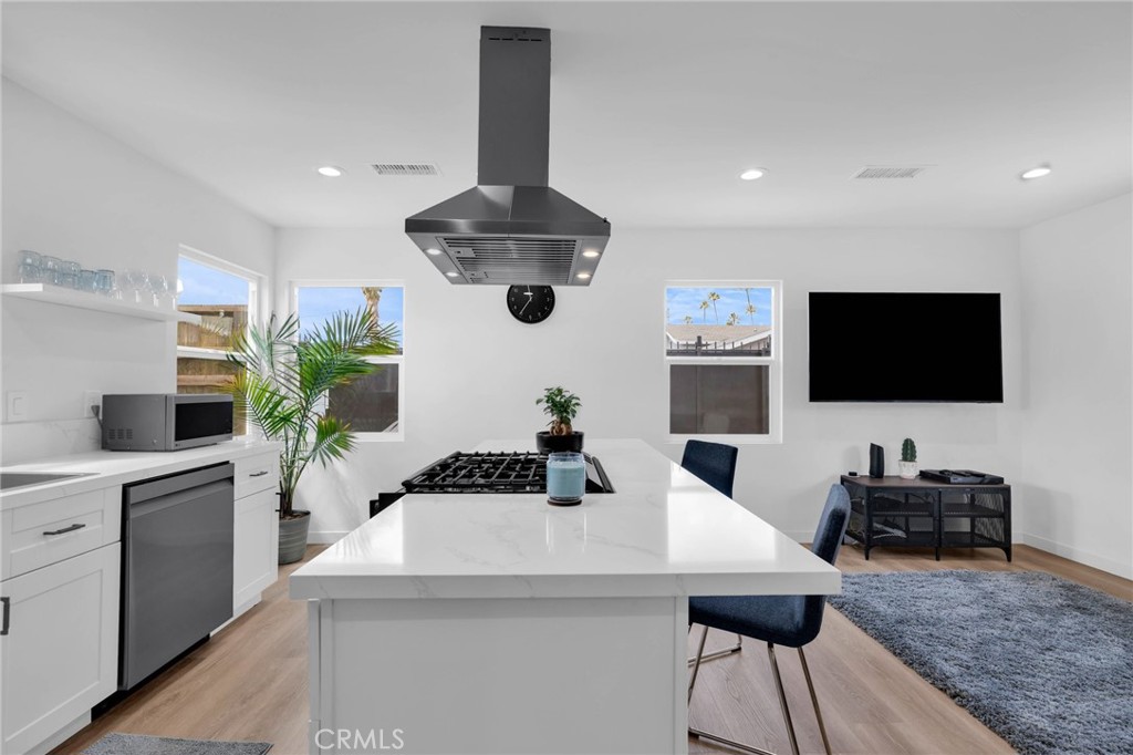 9611 S Vermont Ave, Los Angeles, CA 90044