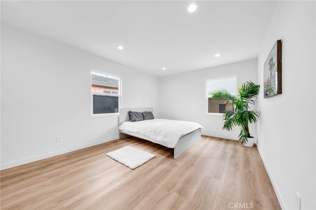 9611 S Vermont Ave, Los Angeles, CA 90044