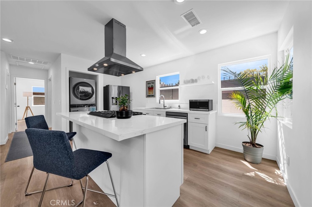9611 S Vermont Ave, Los Angeles, CA 90044