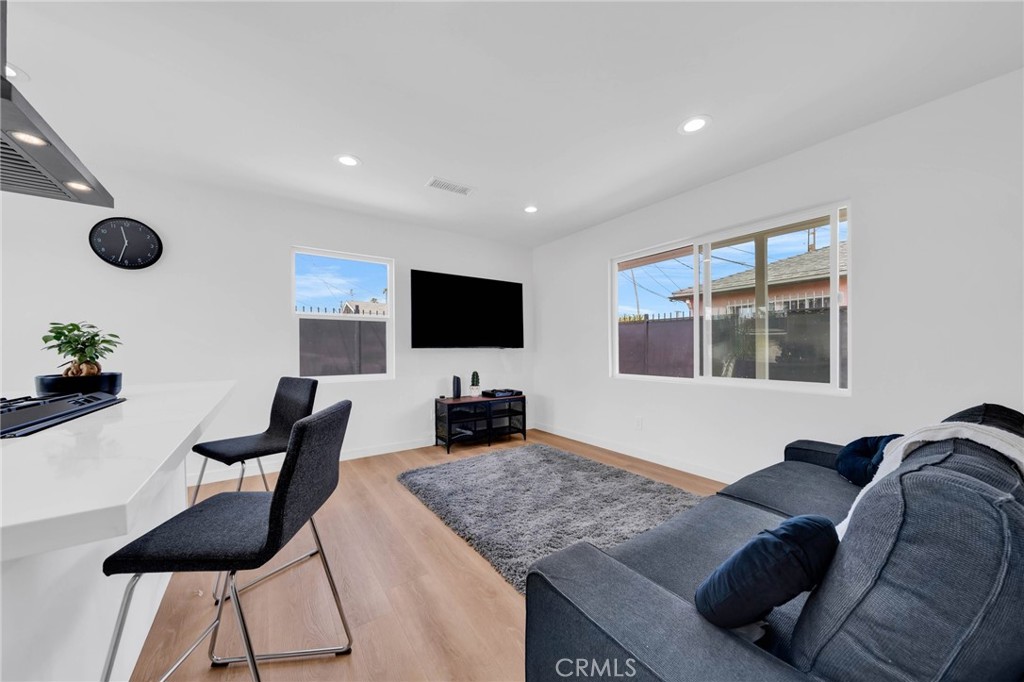 9611 S Vermont Ave, Los Angeles, CA 90044