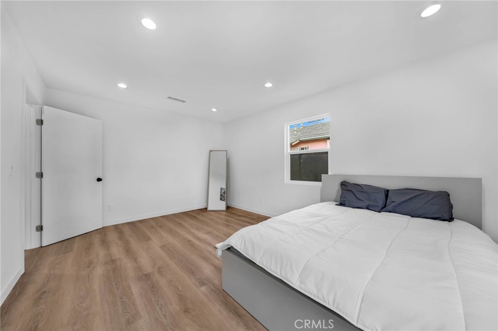 9611 S Vermont Ave, Los Angeles, CA 90044