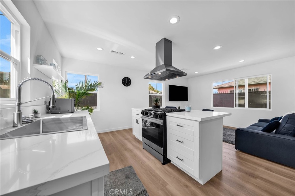 9611 S Vermont Ave, Los Angeles, CA 90044