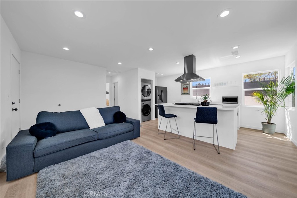 9611 S Vermont Ave, Los Angeles, CA 90044