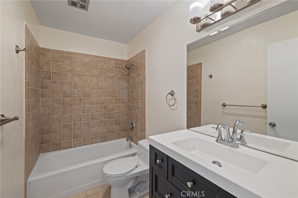 1187 E 3rd, #202, Long Beach, CA 90802