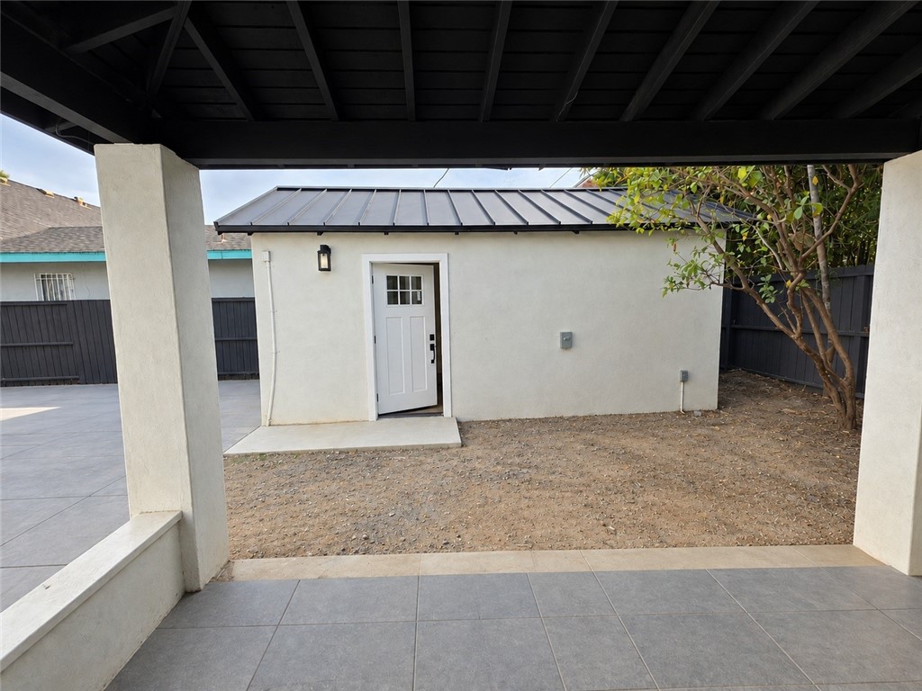 335 N Harvard, Los Angeles, CA 90004