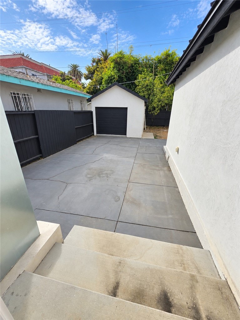 335 N Harvard, Los Angeles, CA 90004