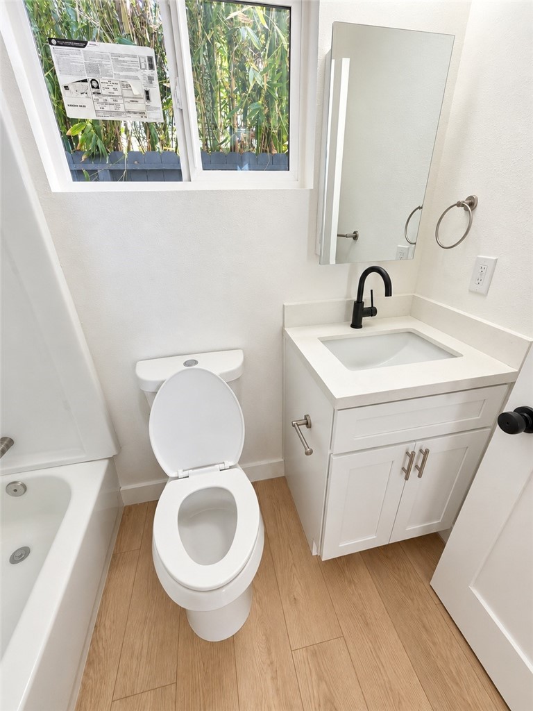 335 N Harvard, Los Angeles, CA 90004