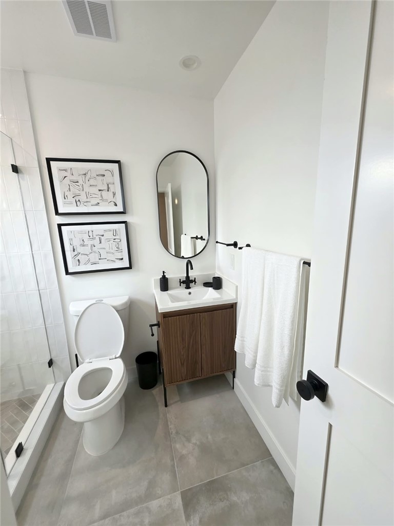 335 N Harvard, Los Angeles, CA 90004