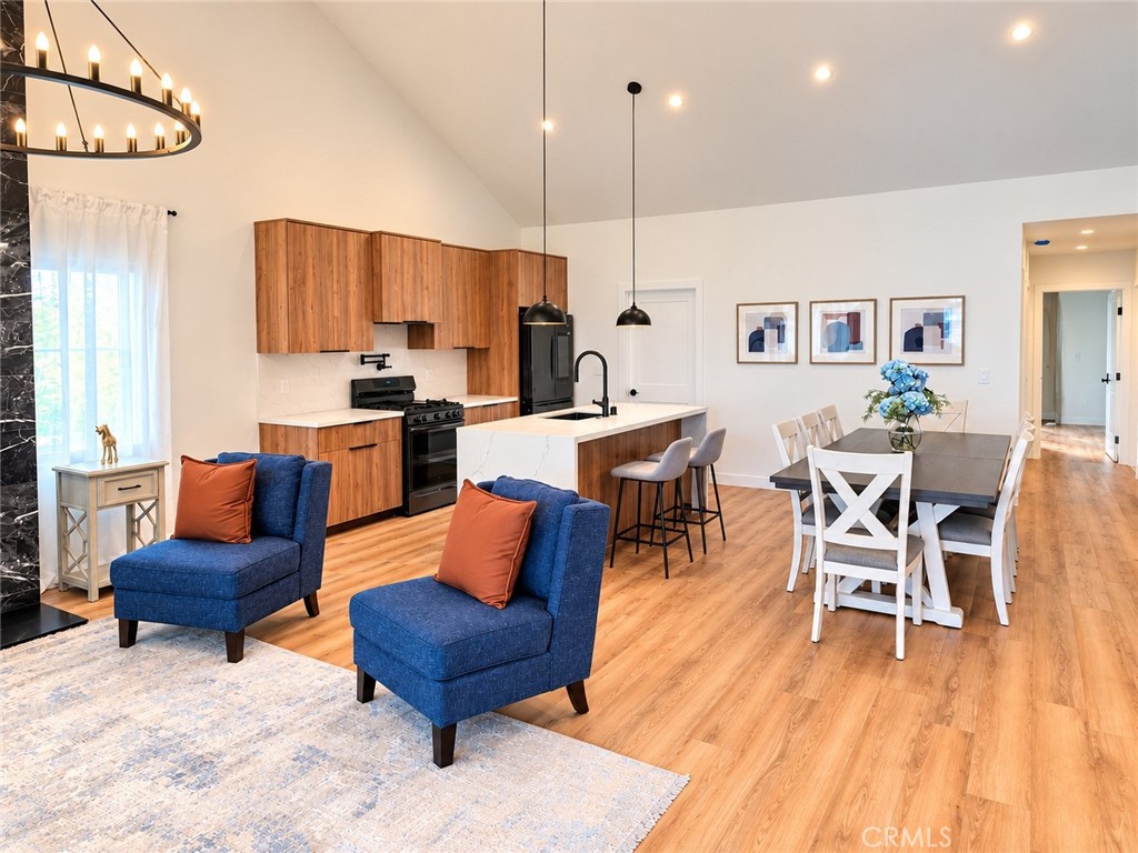335 N Harvard, Los Angeles, CA 90004