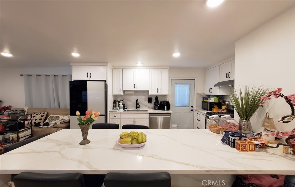 1738 VARNA S, Anaheim, CA 92804