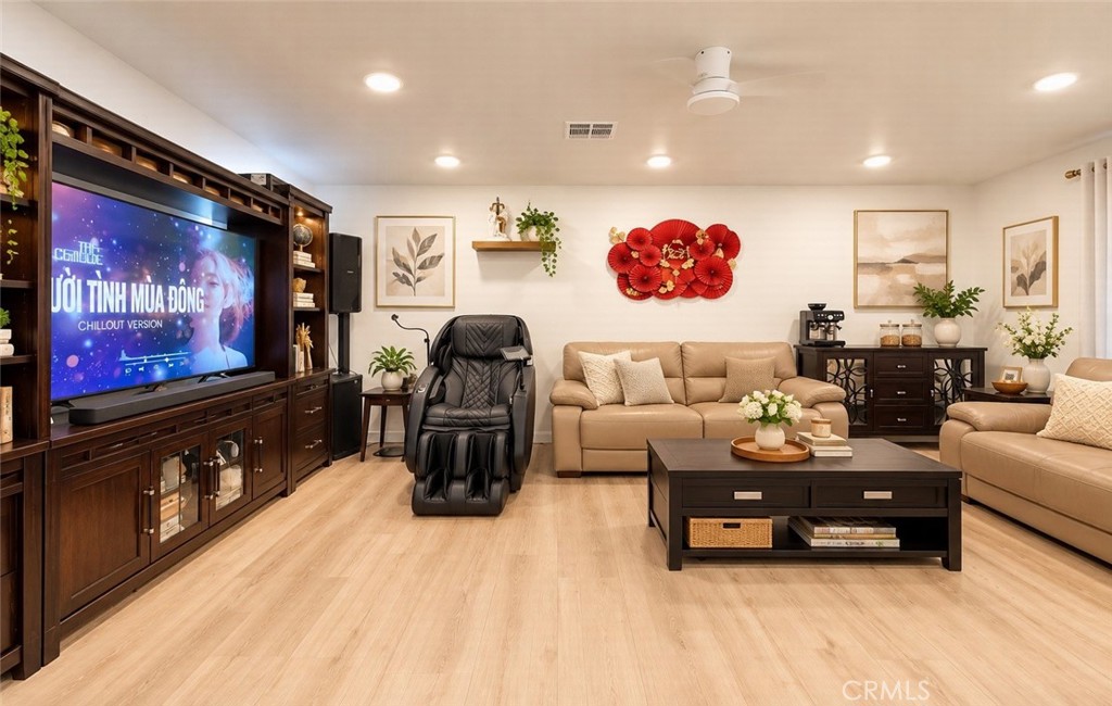 1738 VARNA S, Anaheim, CA 92804