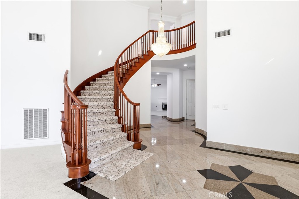 BEAUTIFUL SPIRAL STAIRS