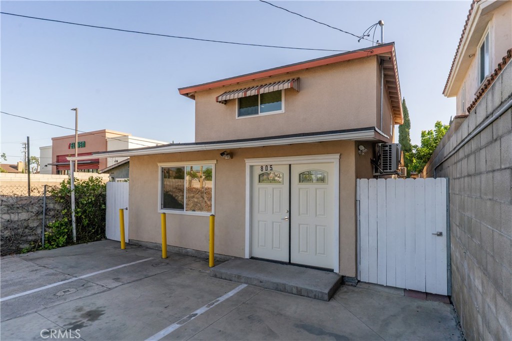 805 N Euclid Street, Santa Ana, CA 92703