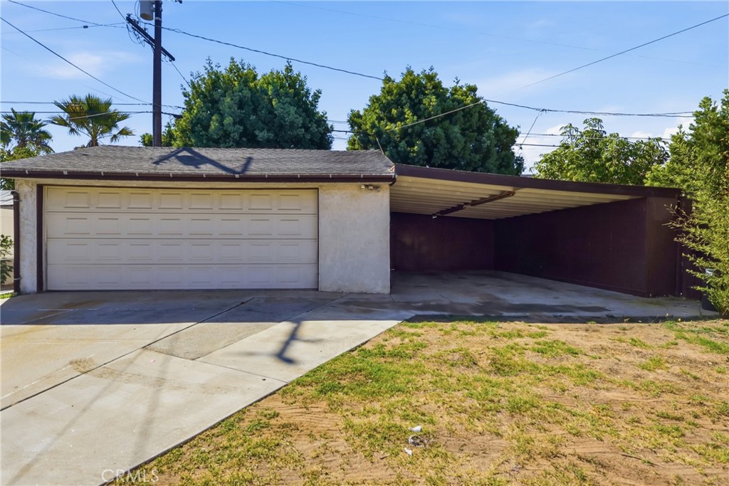 Garage with extra covered patio Garage with extra covered patio