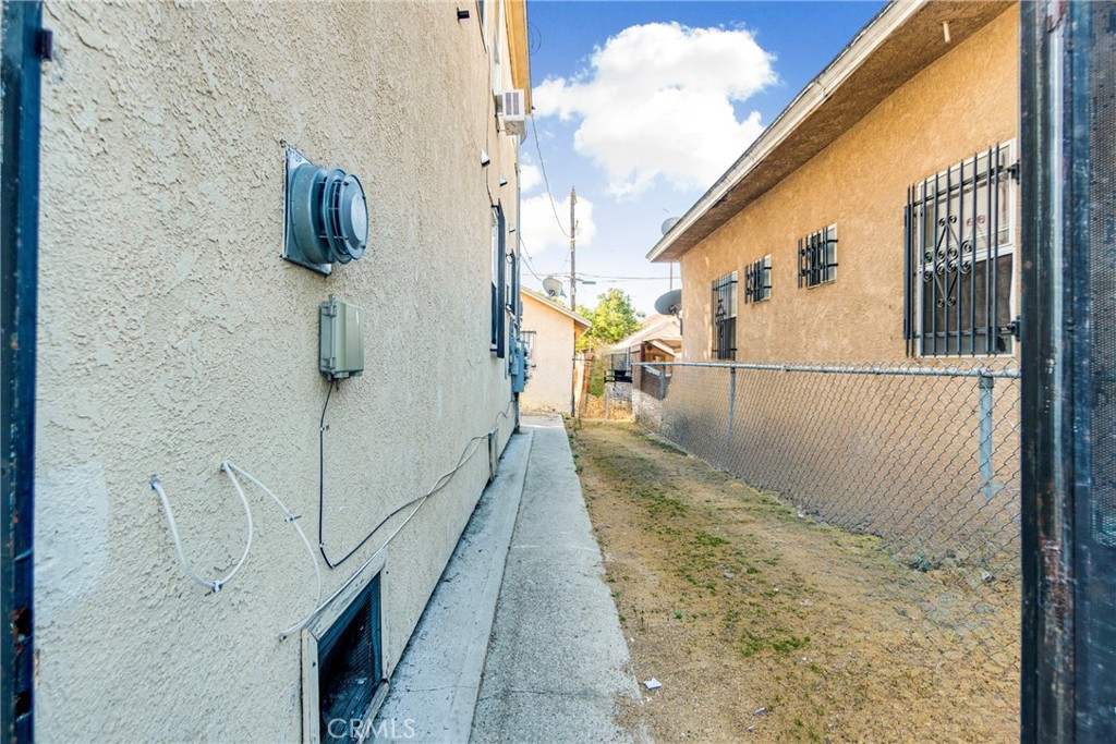626 E 51st, Los Angeles, CA 90011 626 E 51st, Los Angeles, CA 90011