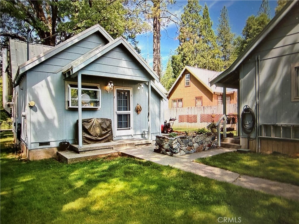 Backyard & Garage Backyard & Garage