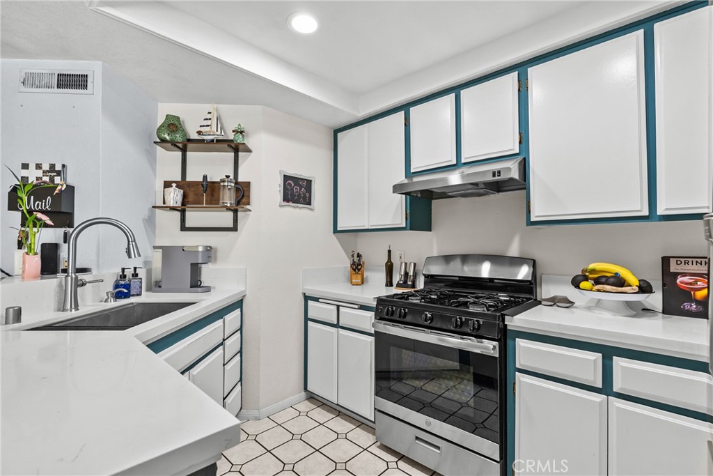 9915 Variel Avenue, #22, Chatsworth, CA 91311