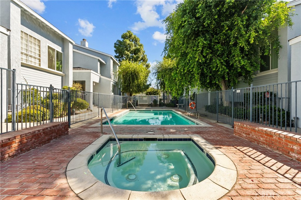 9915 Variel Avenue, #22, Chatsworth, CA 91311