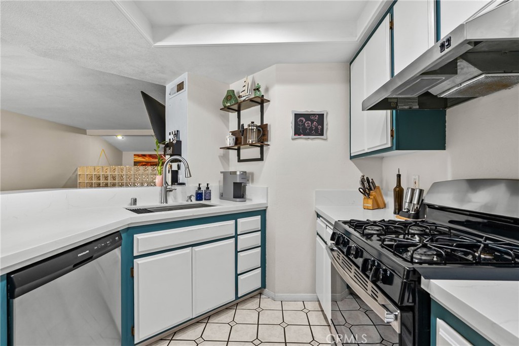 9915 Variel Avenue, #22, Chatsworth, CA 91311