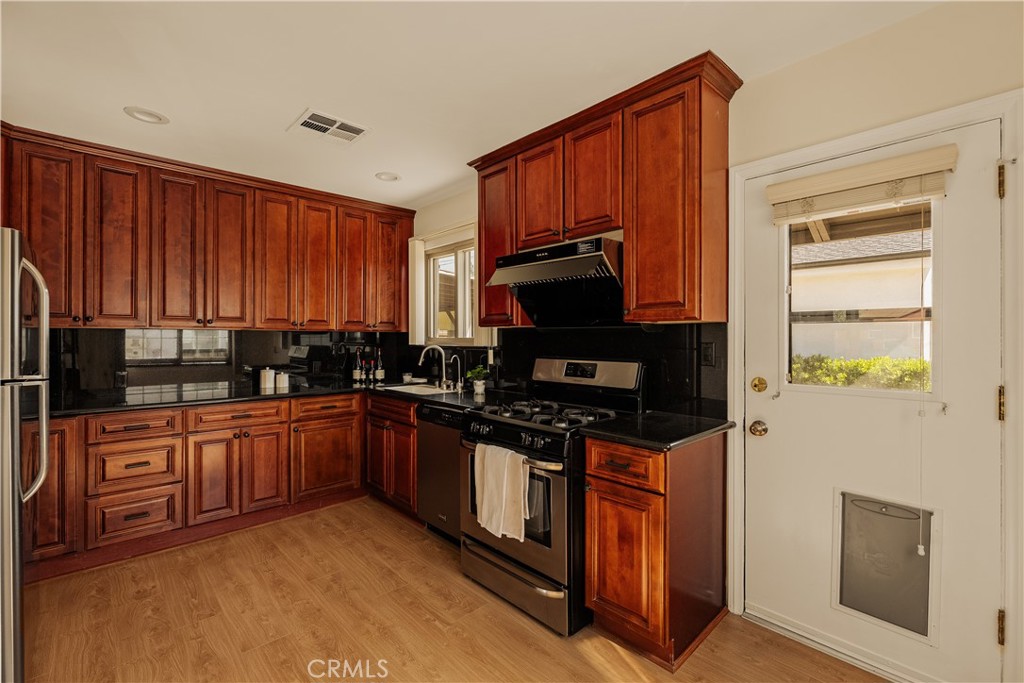 2008 N Rose Street, Burbank, CA 91505