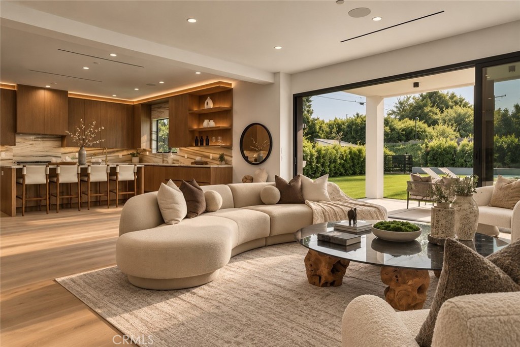 22816 Erwin, Woodland Hills, CA 91367