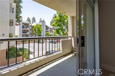21450 Burbank, #219, Woodland Hills, CA 91367