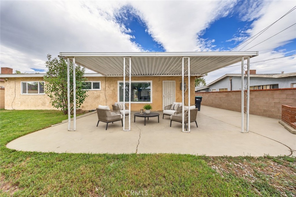 Ample backyard perfect for family gatherings. Patio Cover perfect to shade you from the elements.