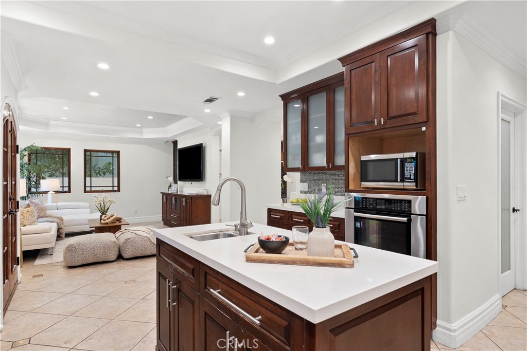 15014 Valleyheart, Sherman Oaks, CA 91403