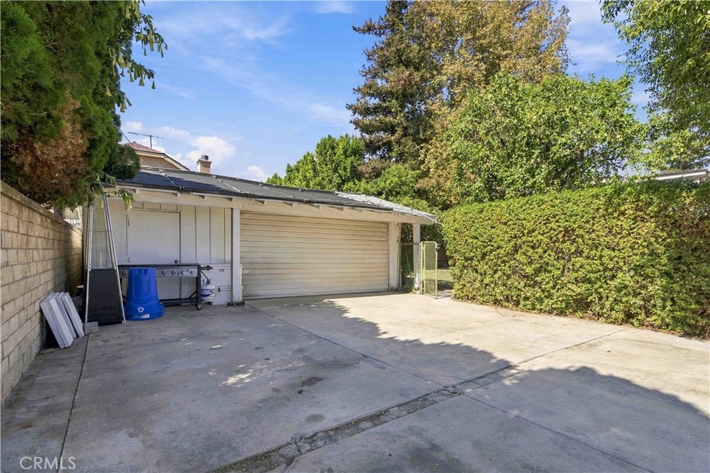 8633 Zelzah, Northridge, CA 91325