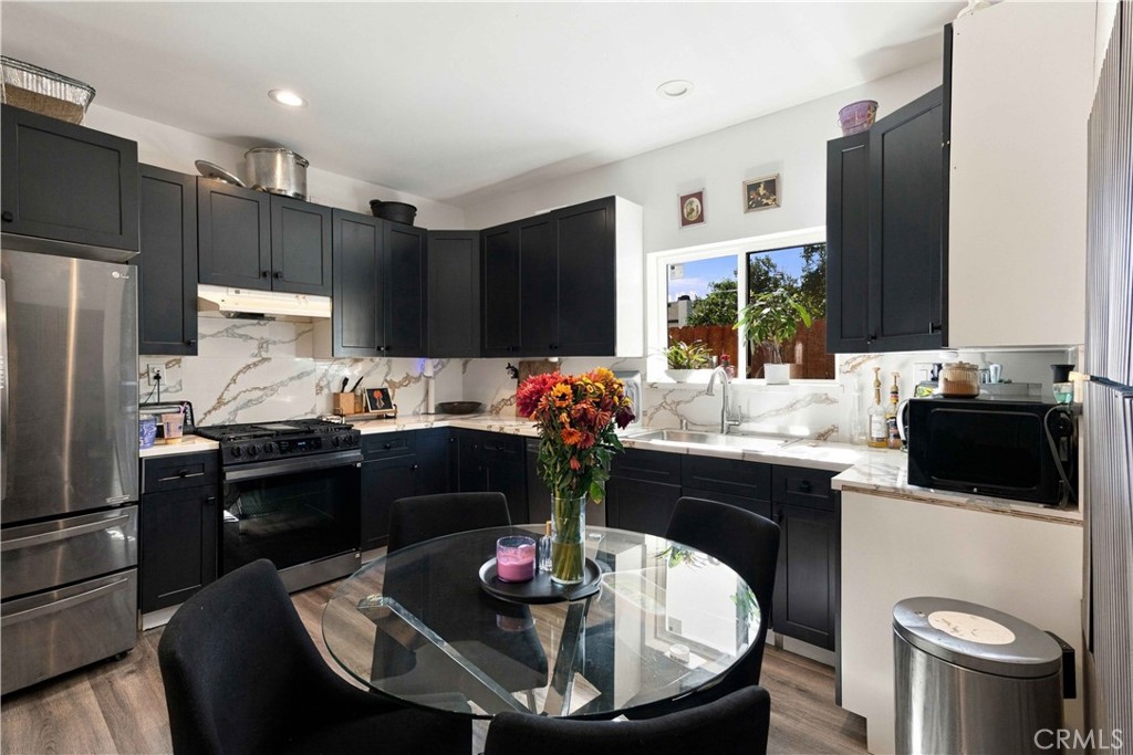 8633 Zelzah, Northridge, CA 91325