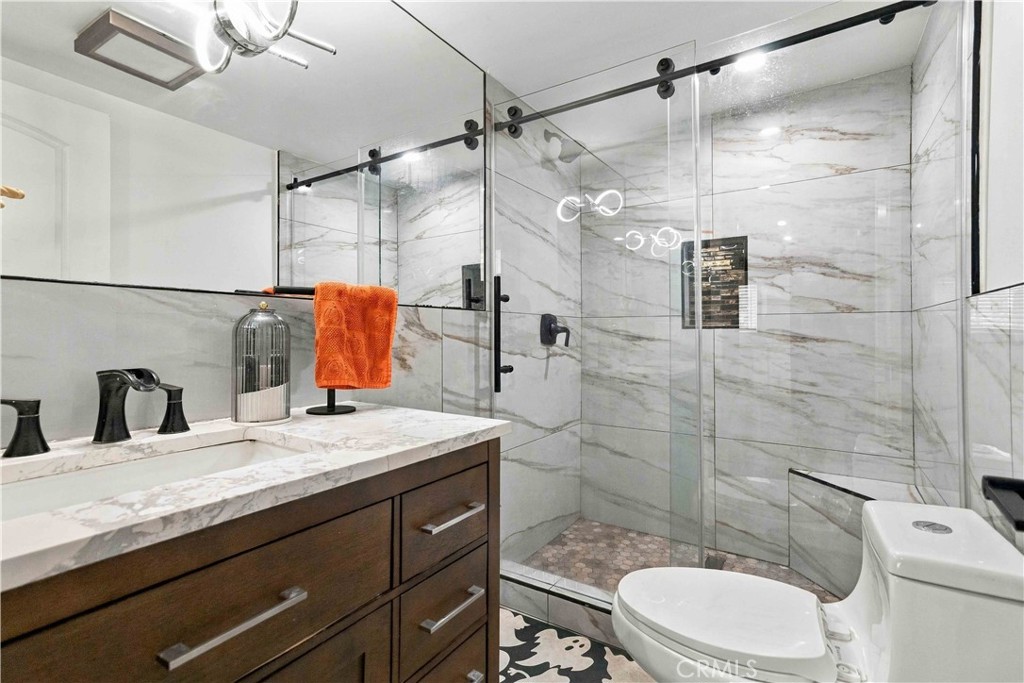 8633 Zelzah, Northridge, CA 91325