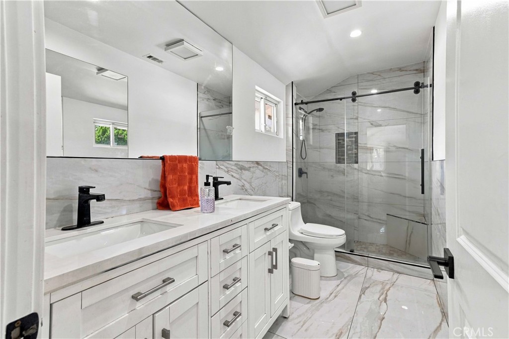 8633 Zelzah, Northridge, CA 91325