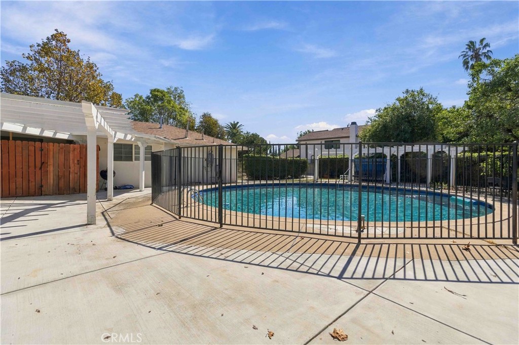 8633 Zelzah, Northridge, CA 91325