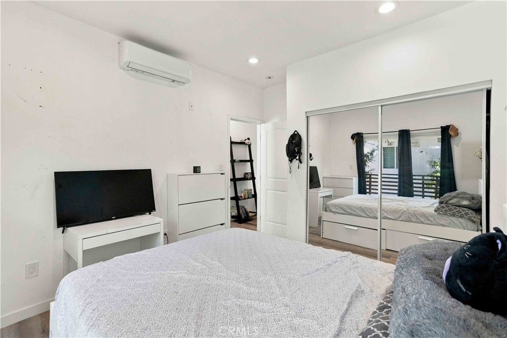 8633 Zelzah, Northridge, CA 91325